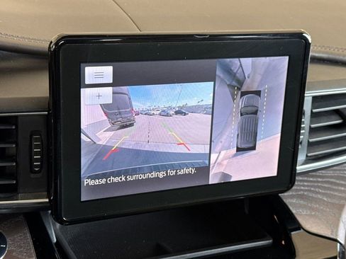 Used 2022 Ford Explorer Platinum w/ Class IV Trailer Tow Package RWD image 25