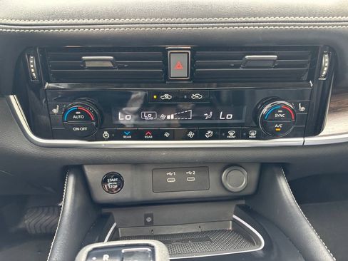 Used 2024 Nissan Rogue Platinum w/ Platinum Premium Package AWD/4WD image 17