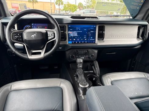 Used 2024 Ford Bronco Outer Banks image 6