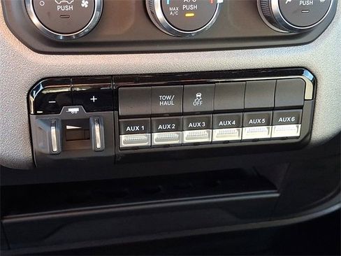 Used 2024 RAM 2500 Tradesman w/ Chrome Appearance Group image 23