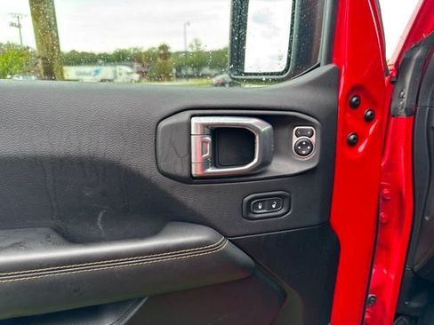 Used 2025 Jeep Wrangler Unlimited Sahara AWD/4WD image 25