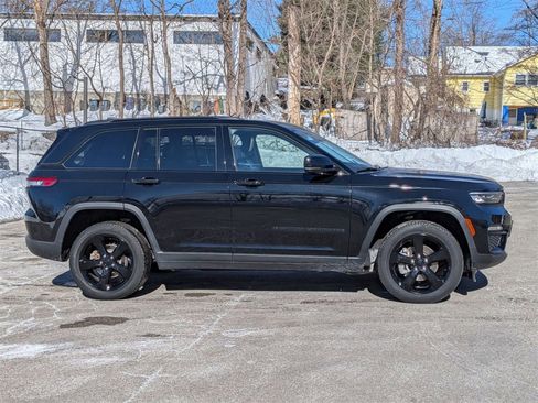 Certified 2023 Jeep Grand Cherokee Limited w/ Black Appearance Package image 2