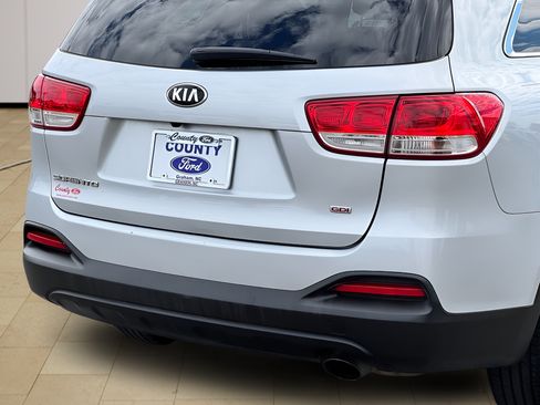 Used 2017 Kia Sorento FWD image 35