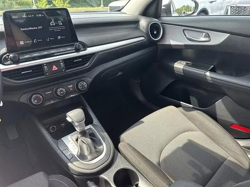 Used 2024 Kia Forte LXS w/ LXS Technology Package FWD image 11