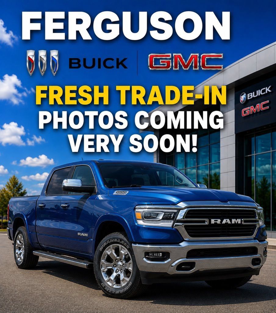 Used 2018 Dodge Challenger SXT RWD image 8