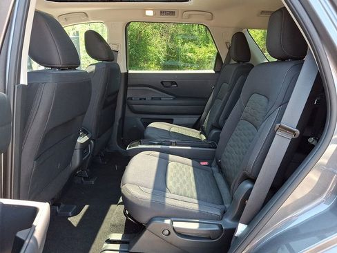 Certified 2025 Nissan Pathfinder SV w/ SV Premium Package AWD/4WD image 11