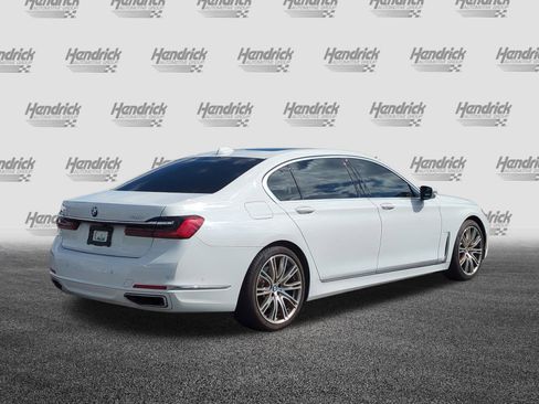 Certified 2022 BMW 740i w/ Premium Package image 10