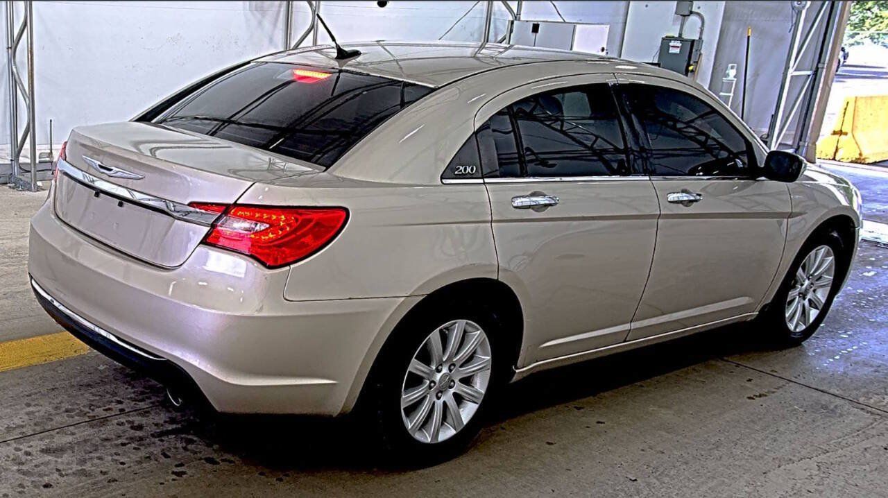 Used 2013 Chrysler 200 Limited FWD image 2