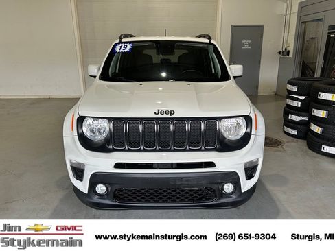 Used 2019 Jeep Renegade Latitude w/ Cold Weather Group FWD image 11
