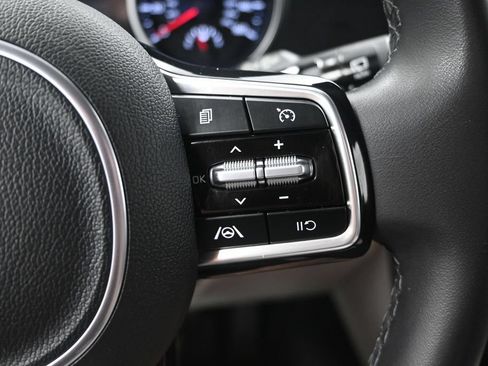 Certified 2024 Kia Carnival LX FWD image 23