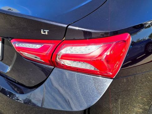 Used 2022 Chevrolet Malibu LT FWD image 23