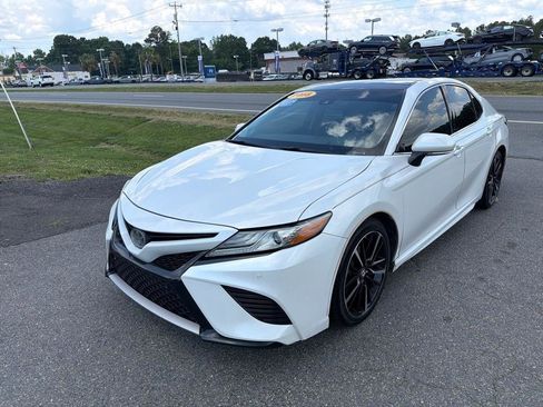 Used 2018 Toyota Camry XSE FWD image 4