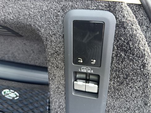 Used 2025 Land Rover Range Rover SE AWD/4WD image 32