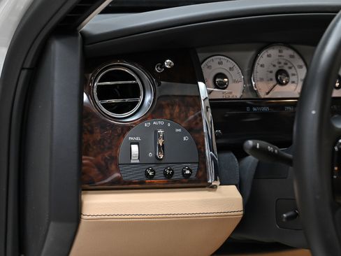 Used 2017 Rolls-Royce Ghost image 8