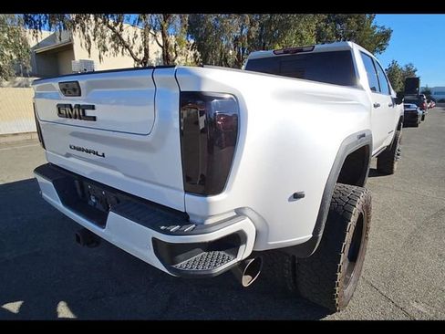 Used 2023 GMC Sierra 3500 Denali w/ Denali Ultimate Package image 5