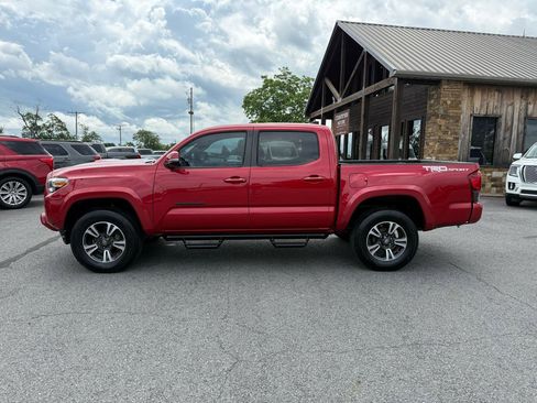 Used 2019 Toyota Tacoma TRD Sport w/ Technology Package RWD image 3