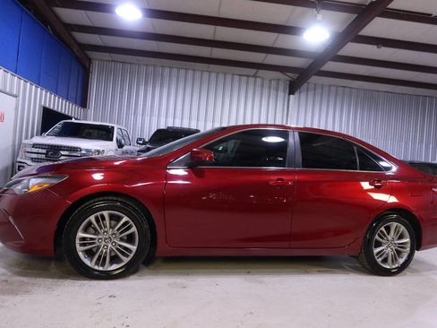 Used 2017 Toyota Camry SE image 1