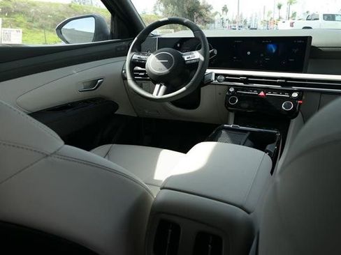 New 2025 Hyundai Tucson Limited image 24