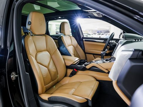 Certified 2017 Porsche Cayenne Platinum Edition image 30