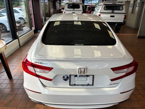 Used 2018 Honda Accord Sport image 13
