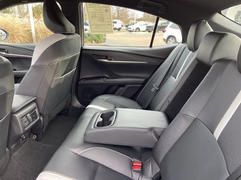 Used 2025 Toyota Camry SE image 16