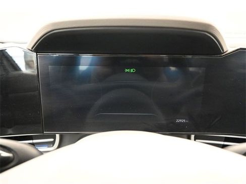 Used 2025 Hyundai Elantra SEL image 11