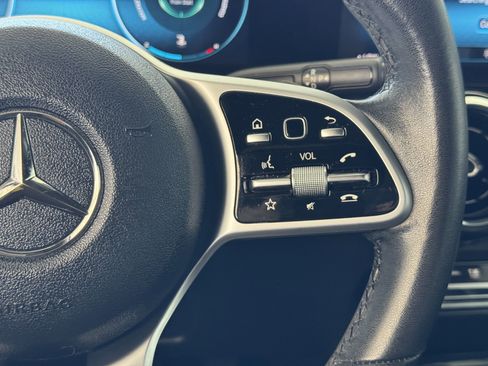 Used 2020 Mercedes-Benz GLB 250 4MATIC image 32