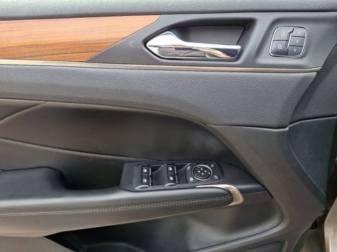 Used 2017 Lincoln MKC Reserve AWD/4WD image 13