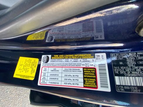 Used 2024 Toyota Highlander XLE AWD/4WD image 25