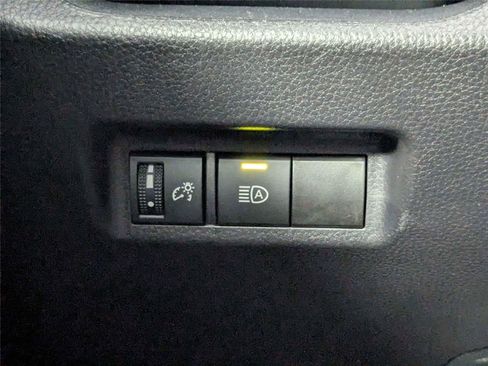 Used 2025 Toyota RAV4 XLE FWD image 15