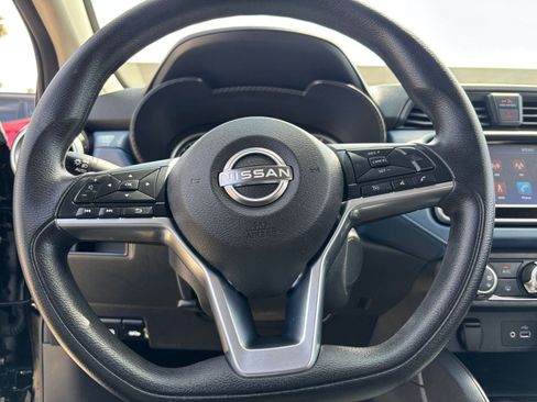 Used 2025 Nissan Versa SV FWD image 27