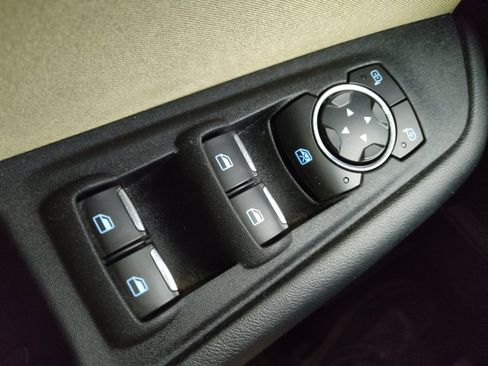 Used 2018 Ford Edge SE FWD image 27