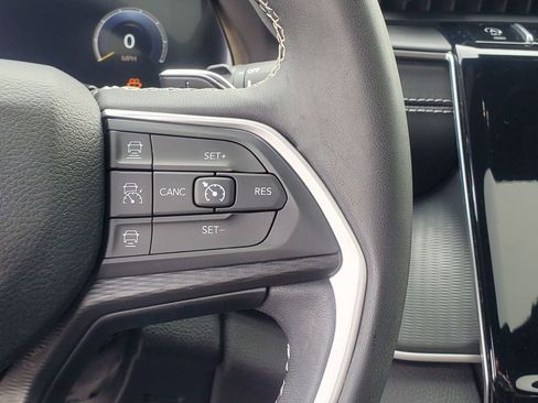 Used 2024 Jeep Grand Cherokee Altitude image 21