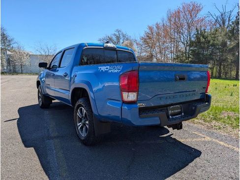 Used 2016 Toyota Tacoma TRD Sport w/ Towing Package image 5