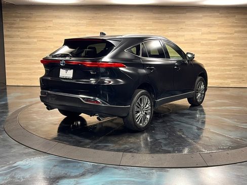 Used 2024 Toyota Venza XLE image 12