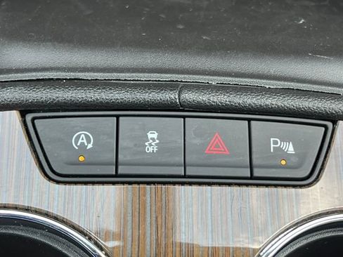 Used 2023 GMC Acadia SLE w/ Driver Convenience Package FWD image 30