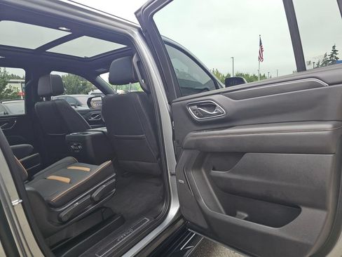 Used 2024 GMC Yukon XL AT4 w/ Technology Package AWD/4WD image 17
