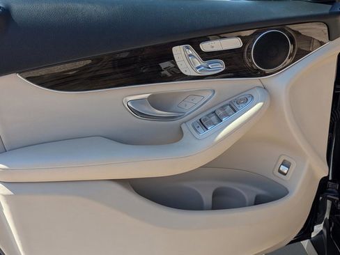 Used 2021 Mercedes-Benz GLC 300 image 10