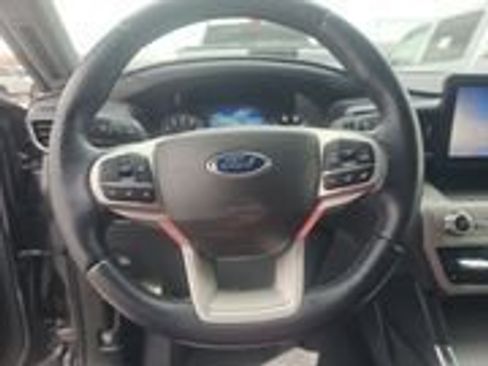 Used 2022 Ford Explorer XLT w/ Equipment Group 202A image 10