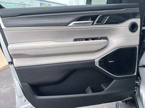 Used 2023 Jeep Wagoneer Series III w/ Premium Group I image 27