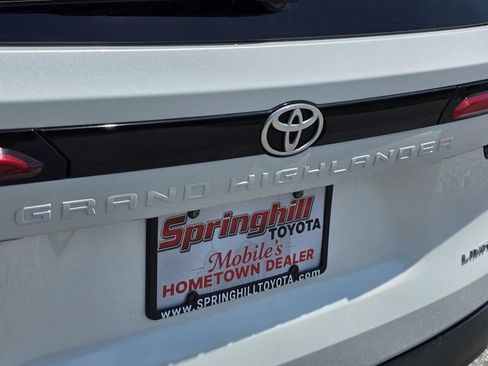 Certified 2024 Toyota Grand Highlander FWD image 33