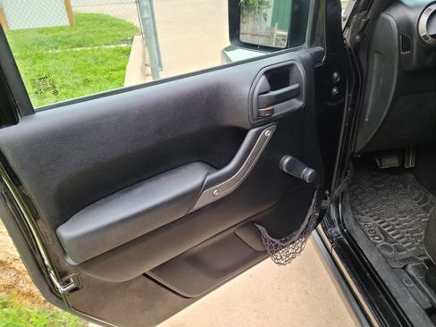 Used 2014 Jeep Wrangler Sport AWD/4WD image 9
