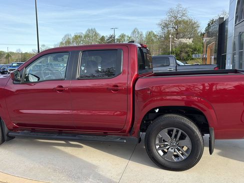 Used 2025 Nissan Frontier SV AWD/4WD image 9