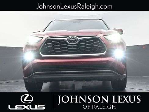 Used 2020 Toyota Highlander Limited FWD image 17