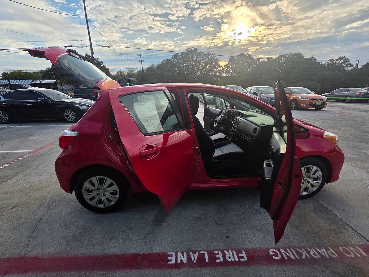 Used 2013 Toyota Yaris L FWD image 29