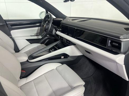 Certified 2024 Porsche Macan 4 Electric image 20