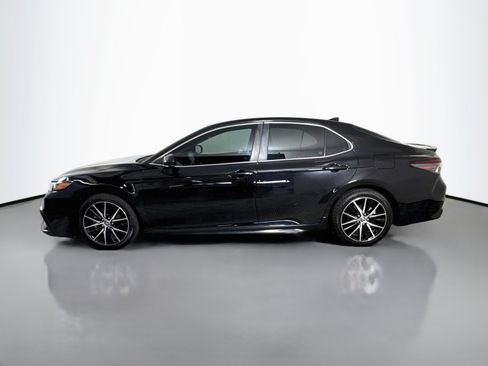 Used 2021 Toyota Camry SE FWD image 6