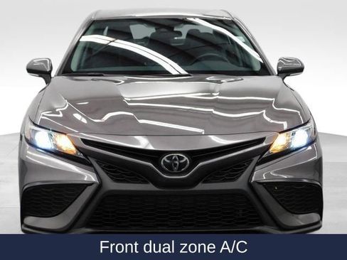 Used 2024 Toyota Camry SE image 3