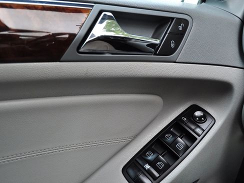 Used 2010 Mercedes-Benz ML 350 4MATIC image 10