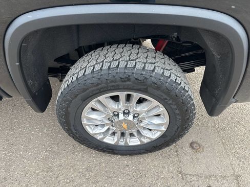 Used 2023 Chevrolet Silverado 3500 High Country w/ Z71 Off-Road Package image 12